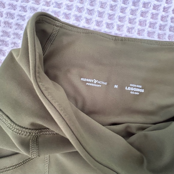 Old Navy Olive Active Leggings Size M - Picture 2 of 8